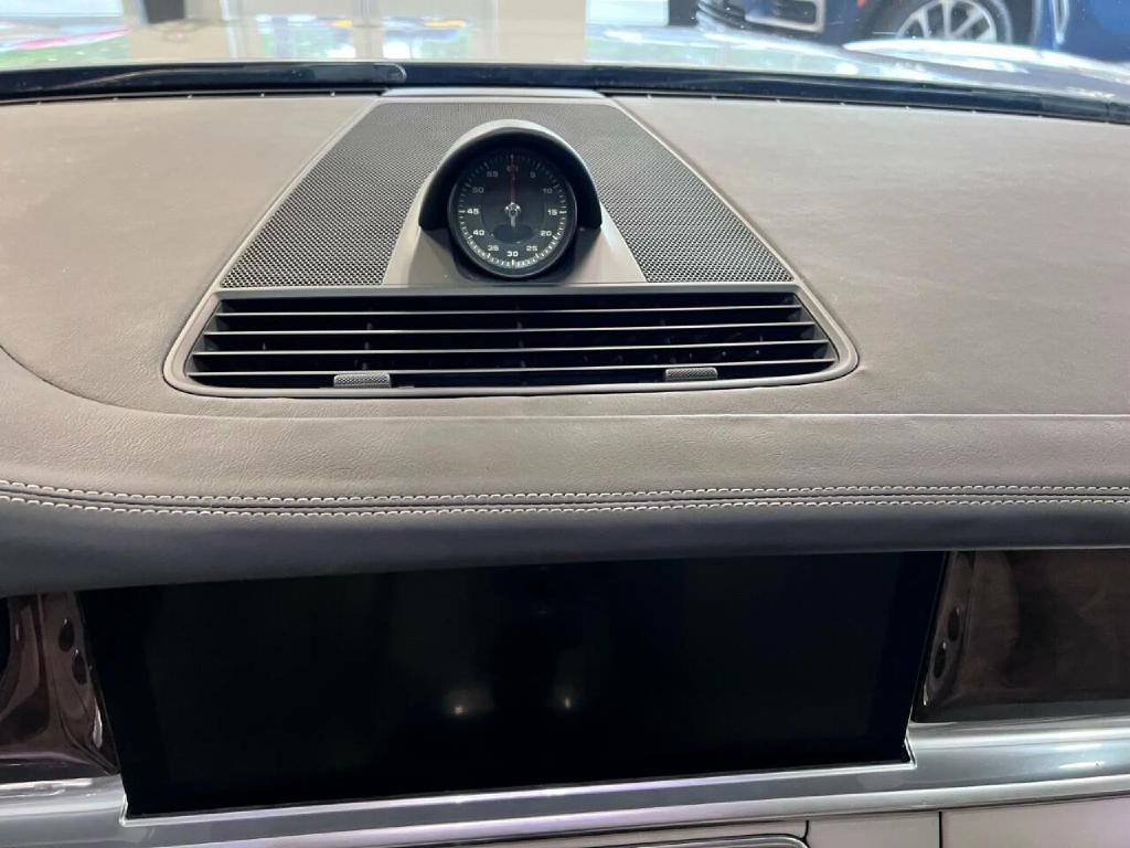 2017 Porsche Panamera Image 25