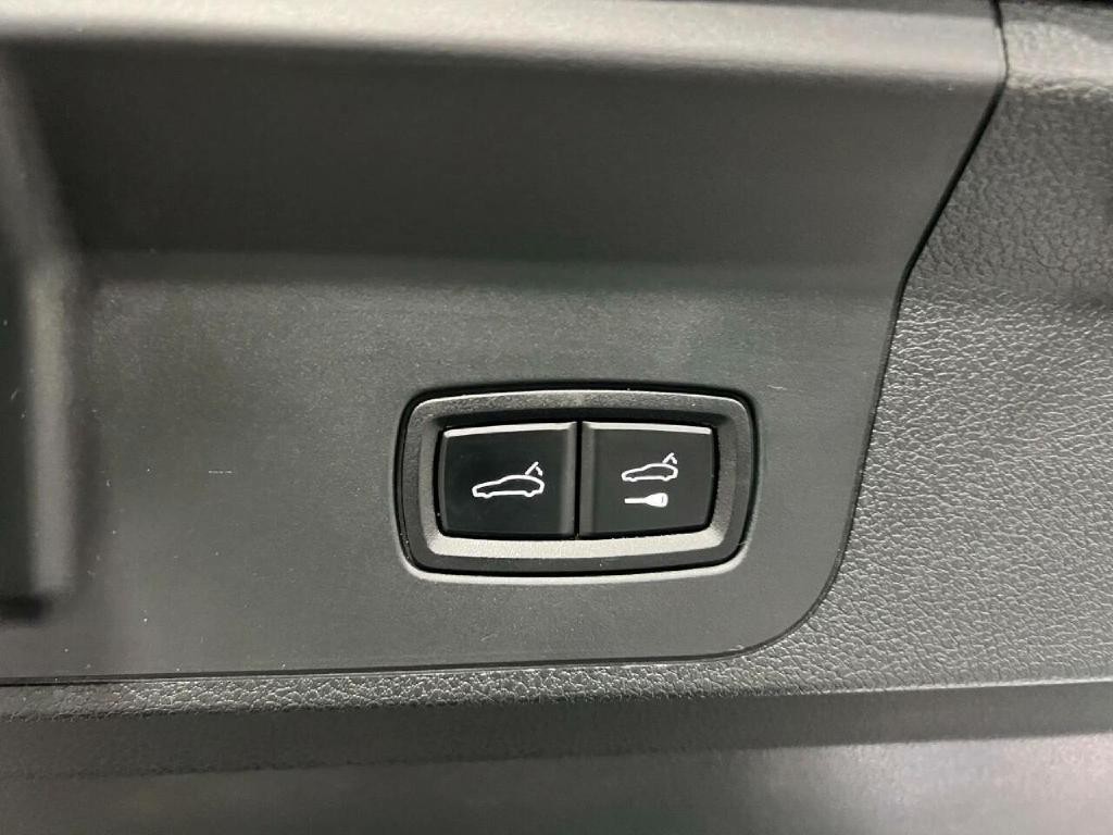 2017 Porsche Panamera Image 31