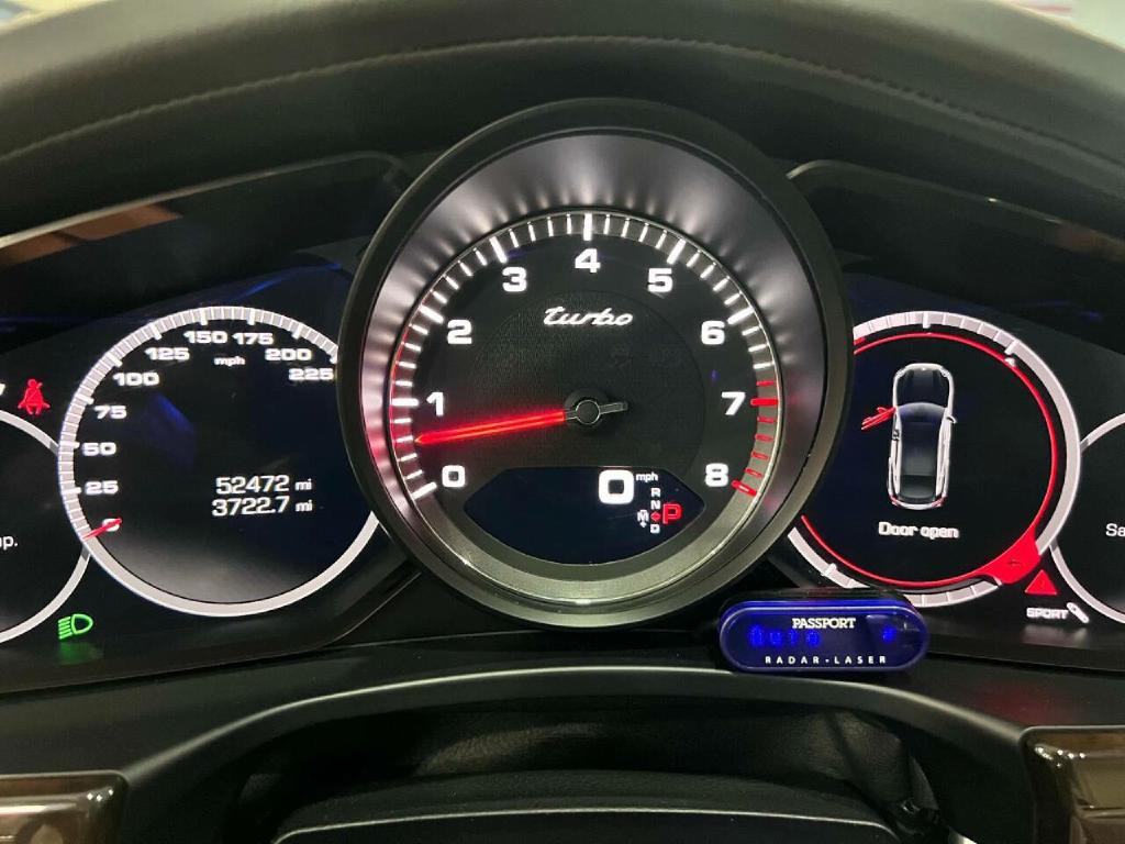 2017 Porsche Panamera Image 39