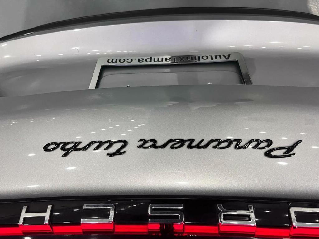 2017 Porsche Panamera Image 48