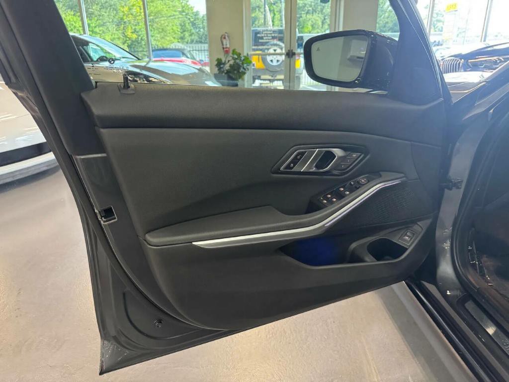 2020 BMW 3 Series Image 23
