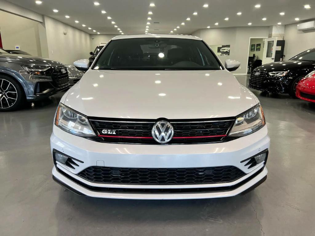 2017 Volkswagen Jetta Image 2