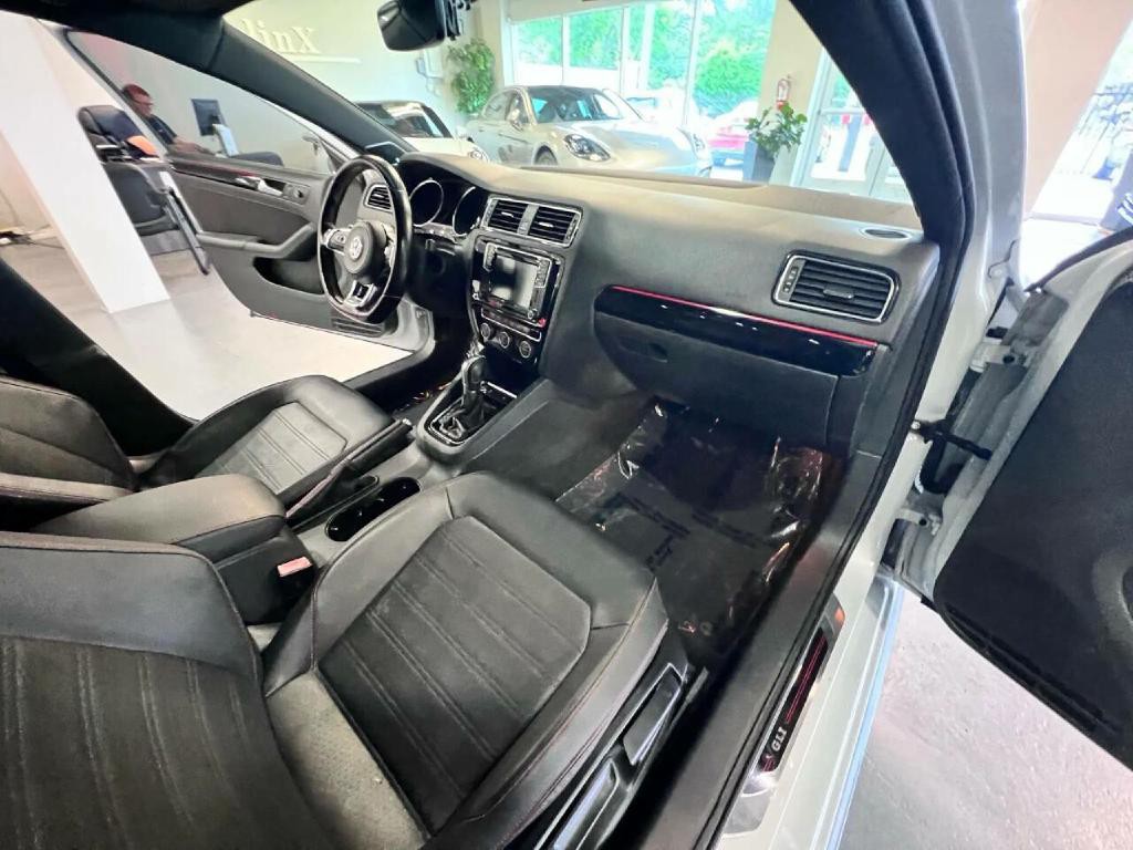 2017 Volkswagen Jetta Image 28