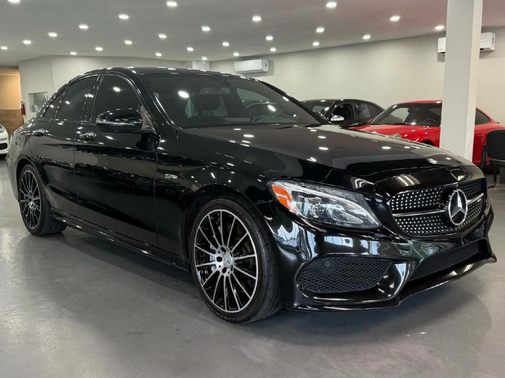 2017 Mercedes-Benz C-Class Image 1