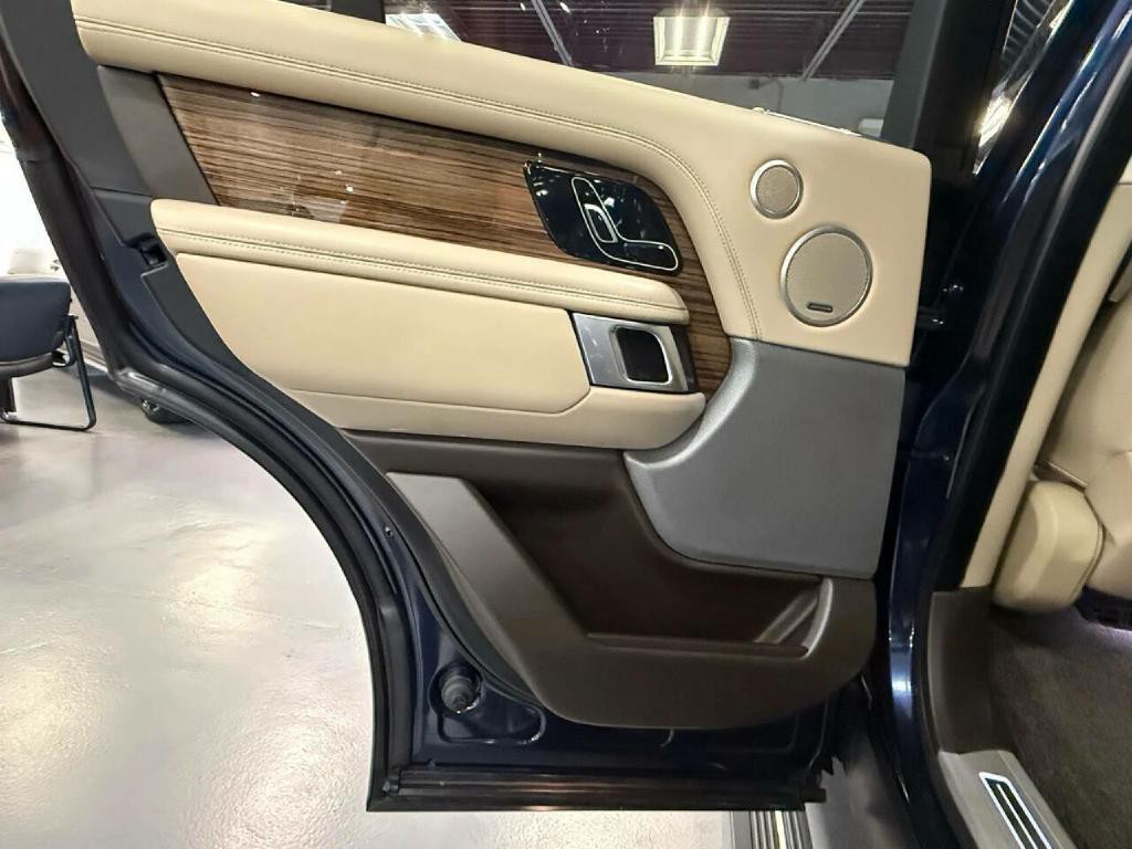 2018 Land Rover Range Rover Image 19