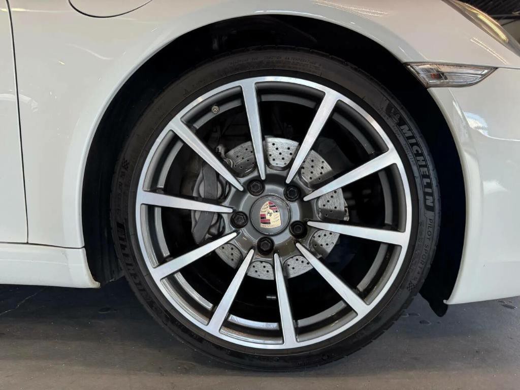2014 Porsche 911 Image 24