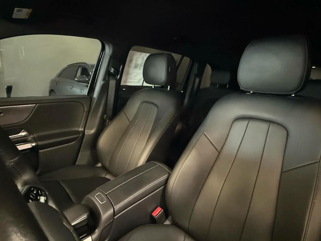 2022 Mercedes-Benz GLB Image 12