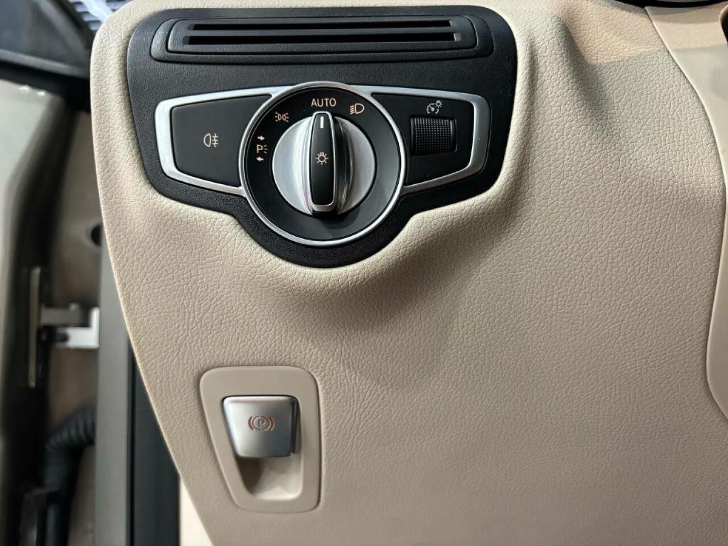 2021 Mercedes-Benz GLC-Class Image 31