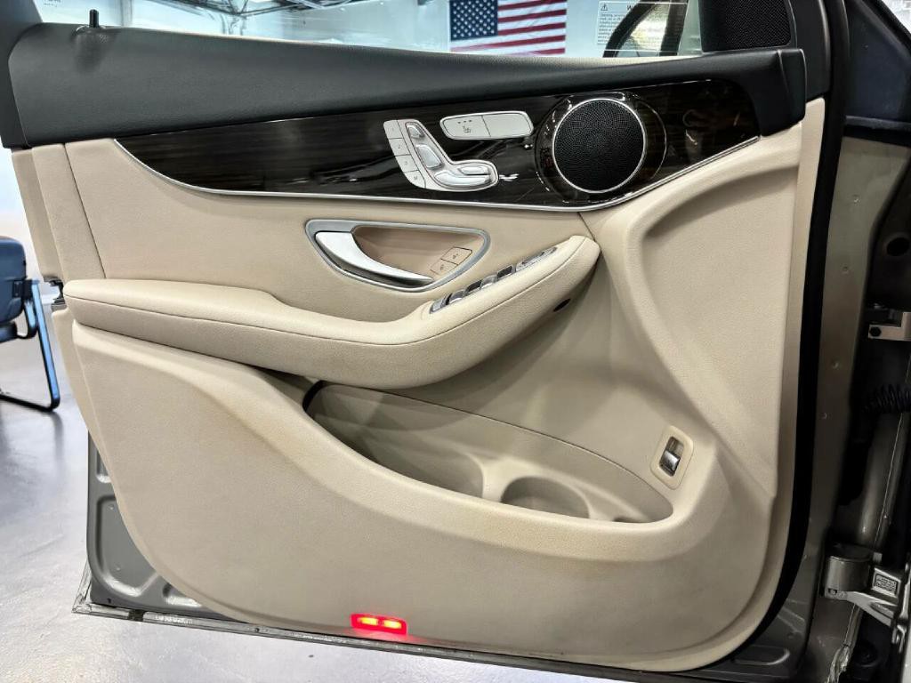 2021 Mercedes-Benz GLC-Class Image 33