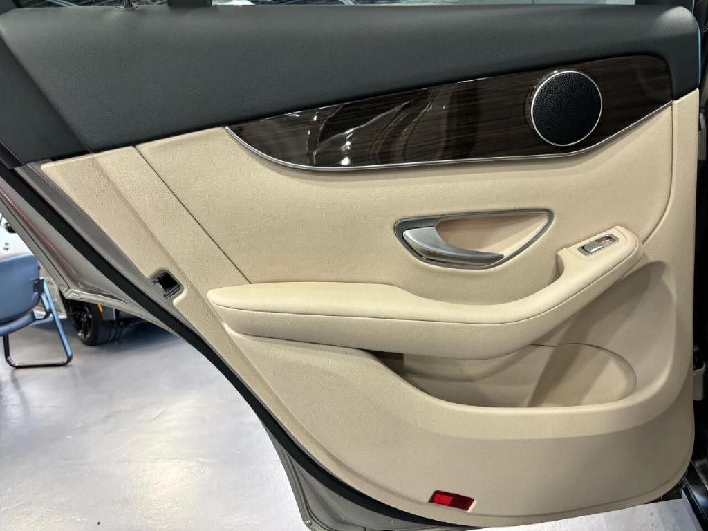 2021 Mercedes-Benz GLC-Class Image 35