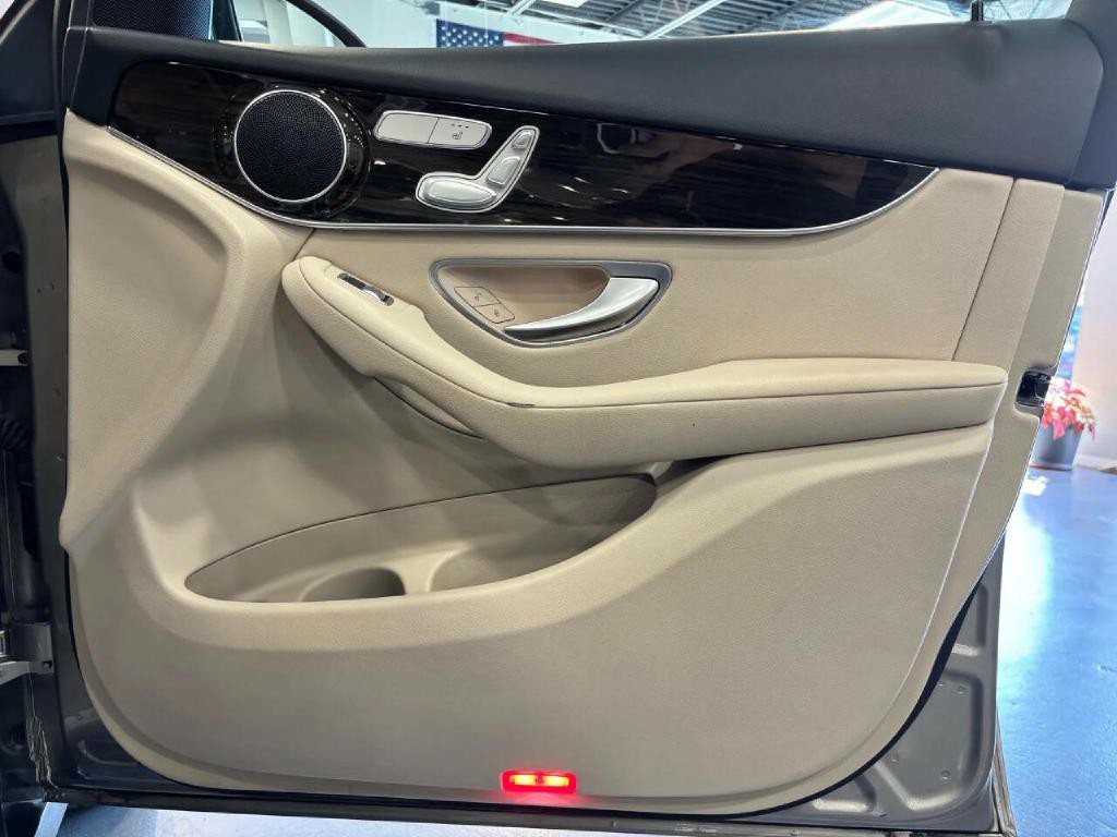 2021 Mercedes-Benz GLC-Class Image 37