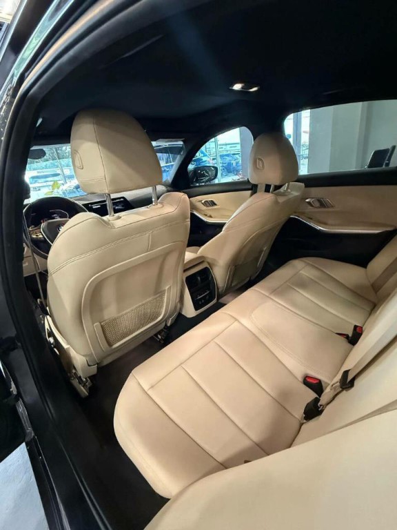 2020 BMW 3 Series Image 24