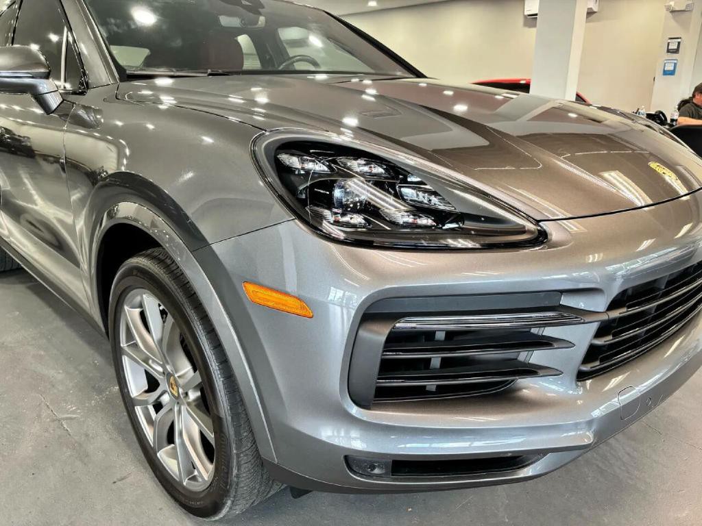 2022 Porsche Cayenne Image 2