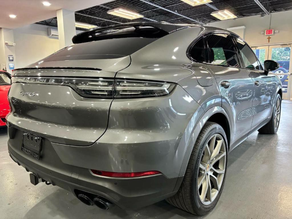 2022 Porsche Cayenne Image 10