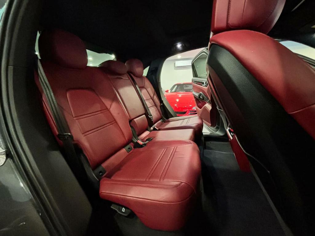 2022 Porsche Cayenne Image 20