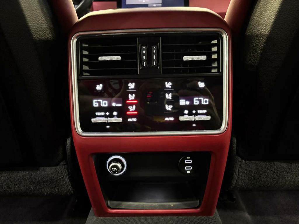 2022 Porsche Cayenne Image 22