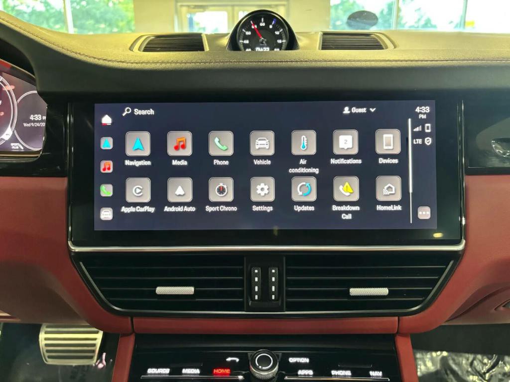 2022 Porsche Cayenne Image 28