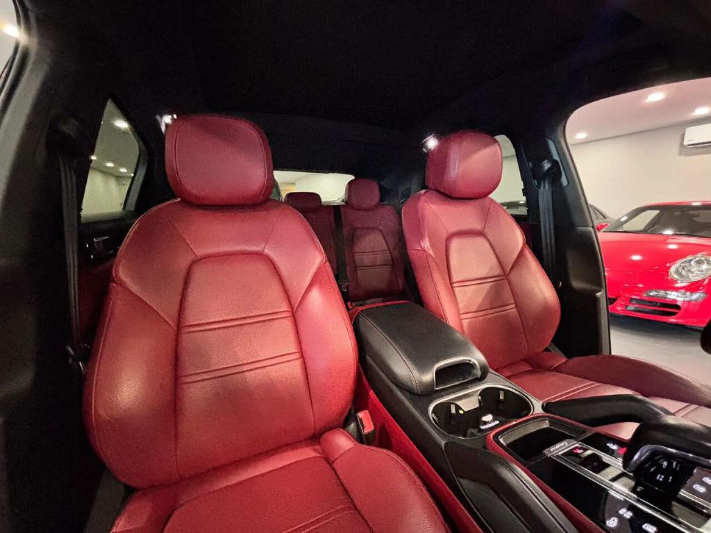 2022 Porsche Cayenne Image 32