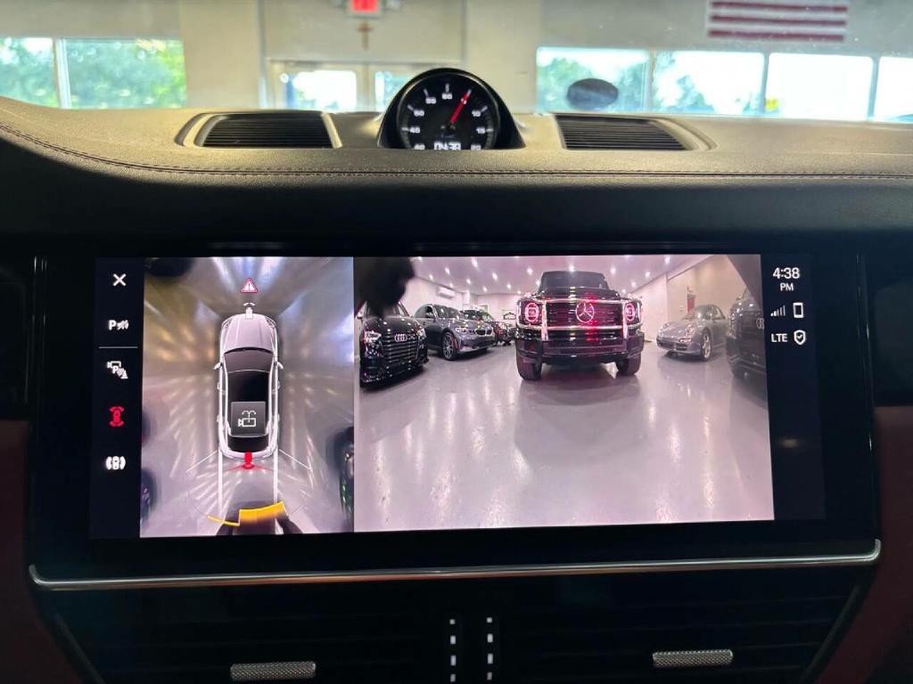 2022 Porsche Cayenne Image 39