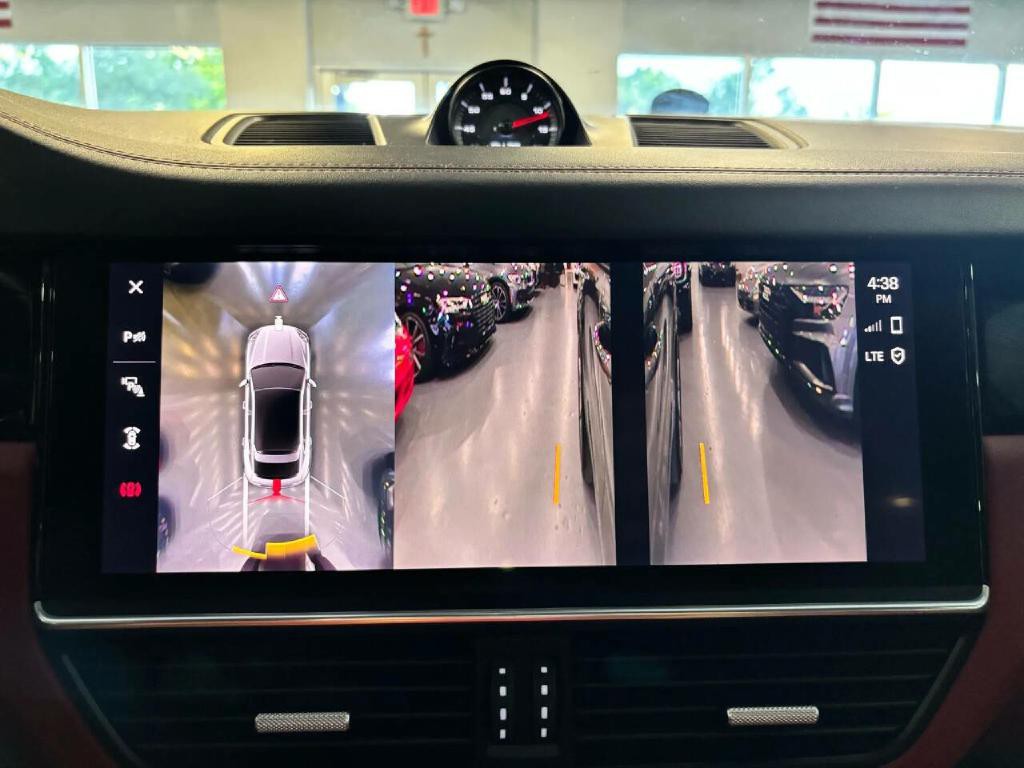 2022 Porsche Cayenne Image 40