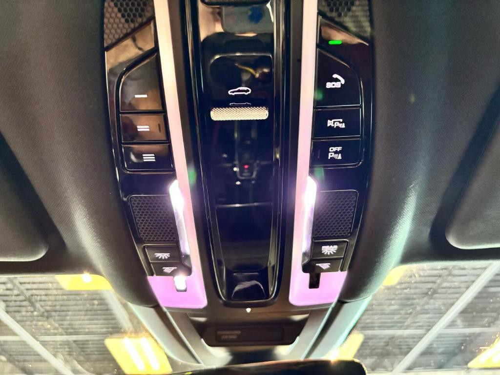 2022 Porsche Cayenne Image 43