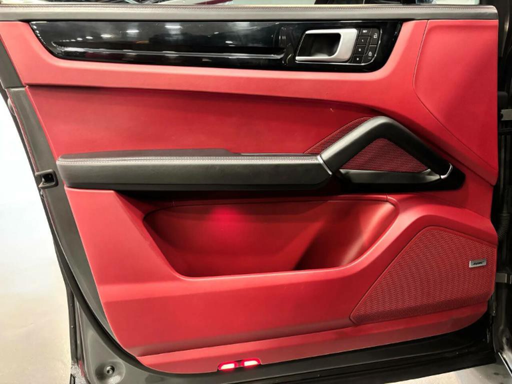 2022 Porsche Cayenne Image 44