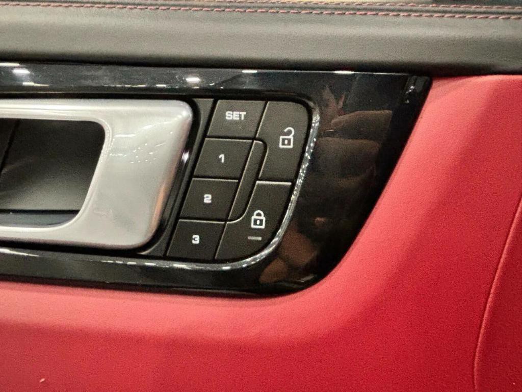 2022 Porsche Cayenne Image 46