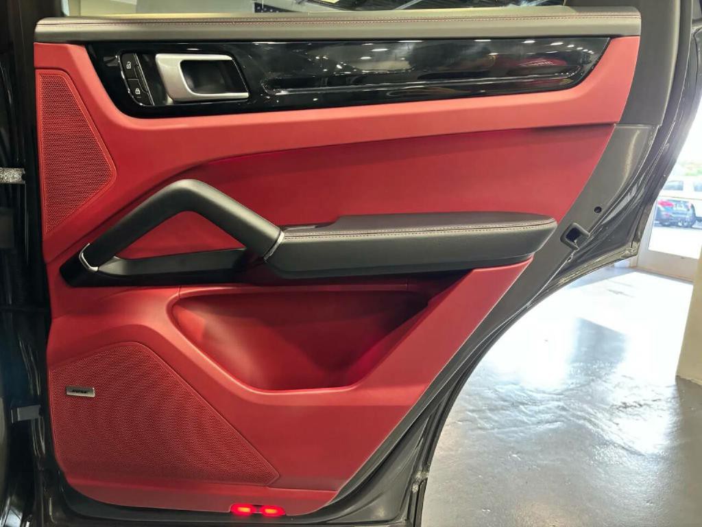 2022 Porsche Cayenne Image 48