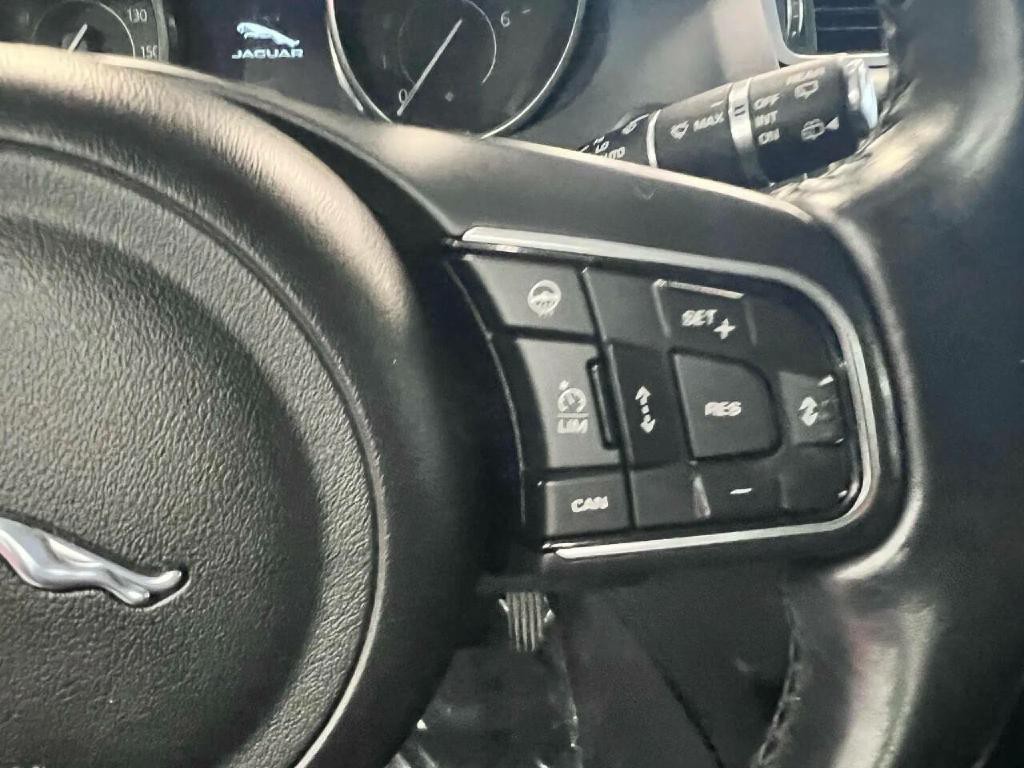 2018 Jaguar E-pace Image 16