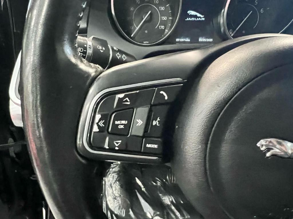 2018 Jaguar E-pace Image 17