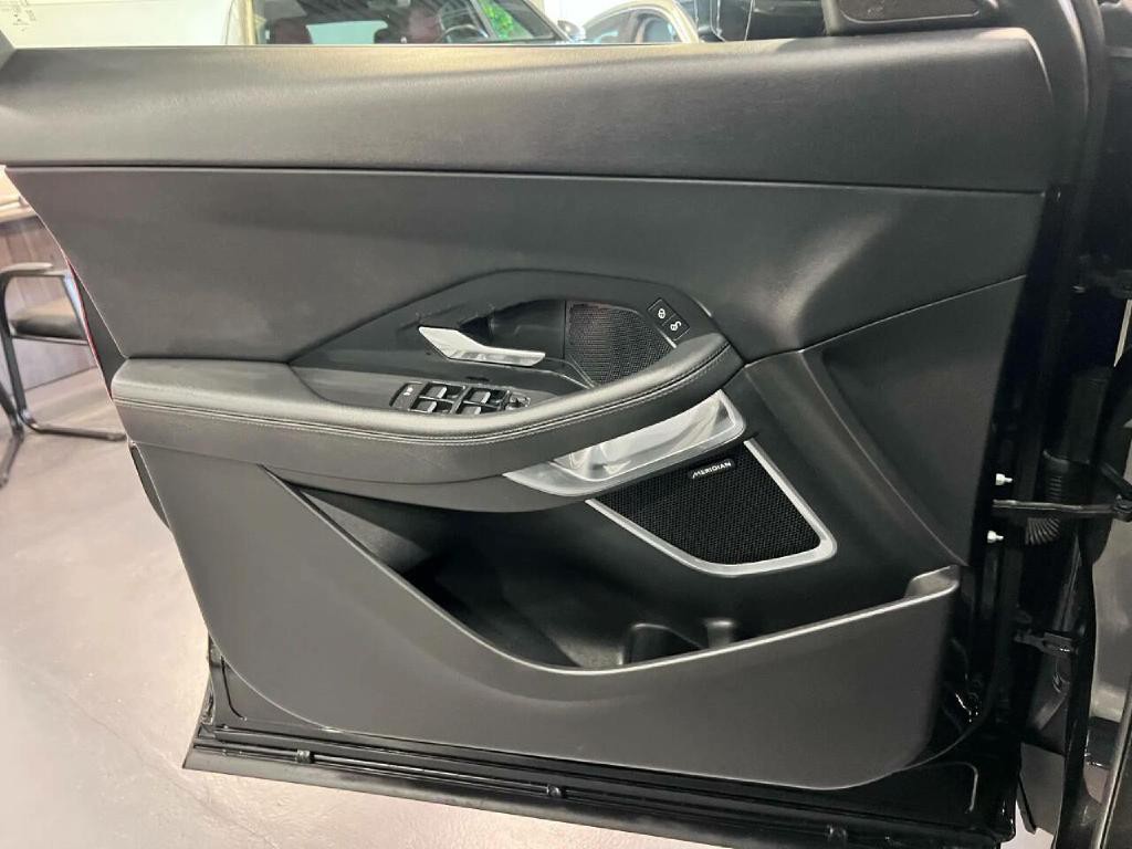 2018 Jaguar E-pace Image 19