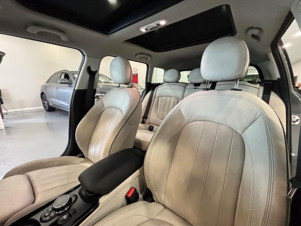 2017 MINI Cooper Clubman Image 11