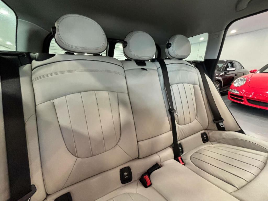 2017 MINI Cooper Clubman Image 17