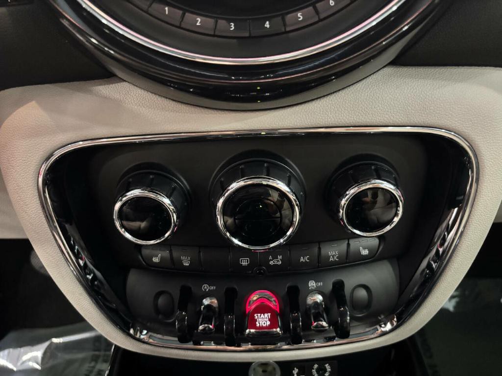 2017 MINI Cooper Clubman Image 26