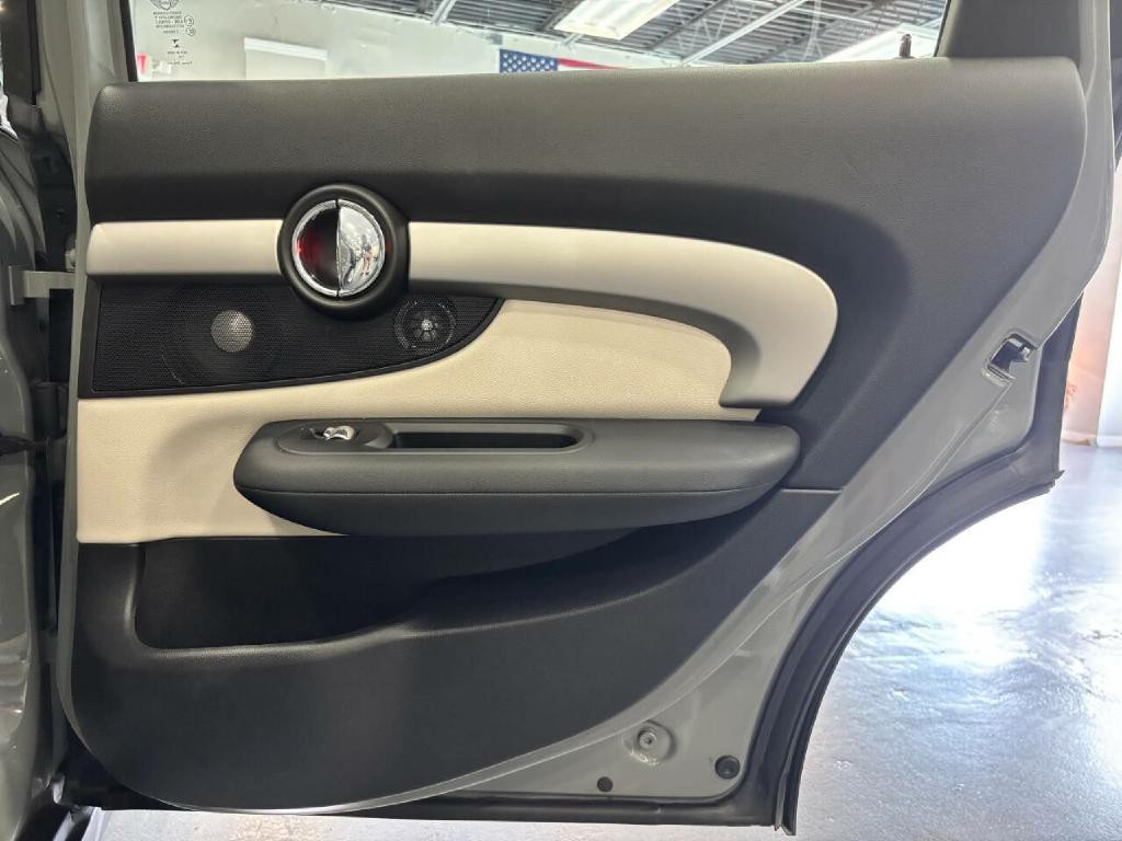 2017 MINI Cooper Clubman Image 39