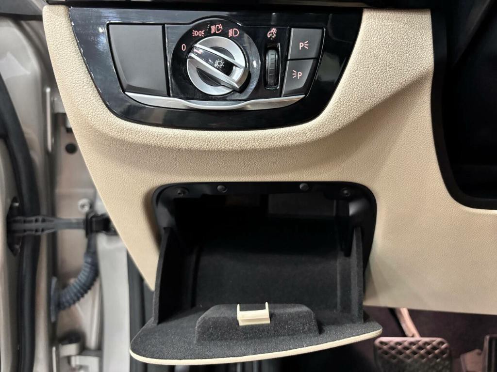 2019 BMW 5 Series Image 35