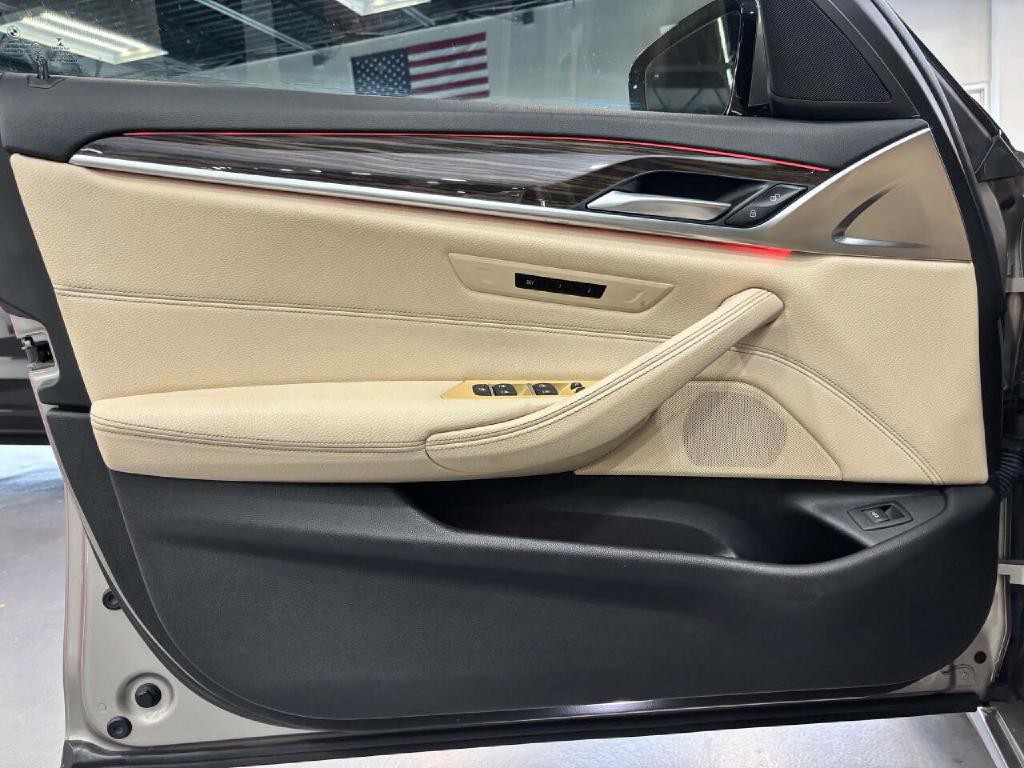 2019 BMW 5 Series Image 37