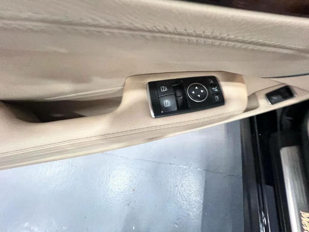 2013 Mercedes-Benz SL-Class Image 31