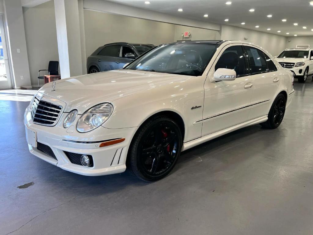 2009 Mercedes-Benz E-Class Image 3