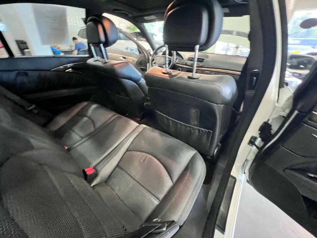 2009 Mercedes-Benz E-Class Image 25