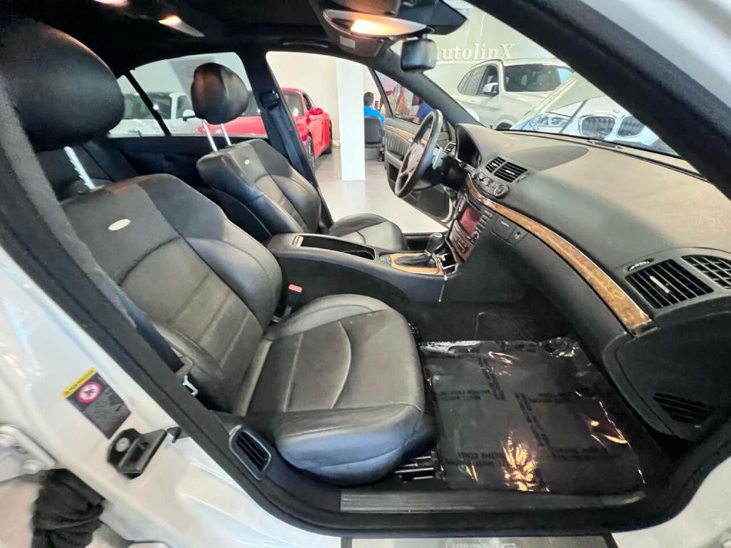 2009 Mercedes-Benz E-Class Image 26