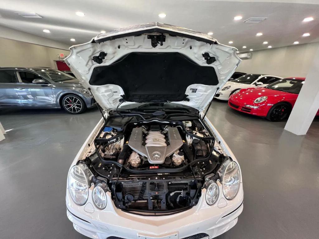 2009 Mercedes-Benz E-Class Image 35