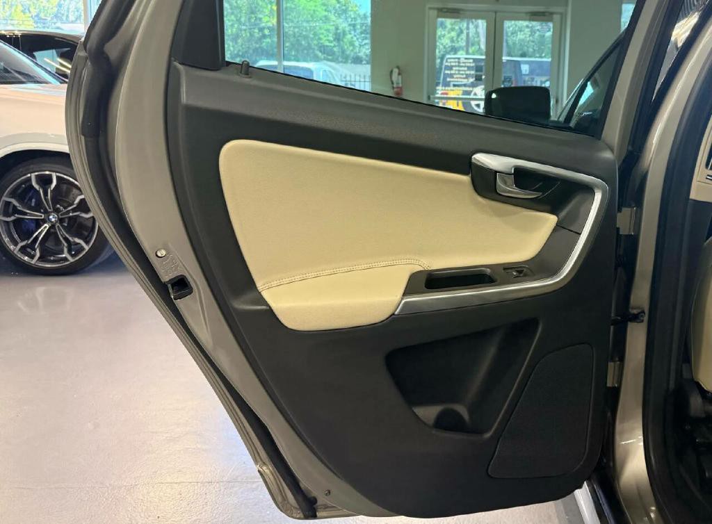 2016 Volvo XC60 Image 10