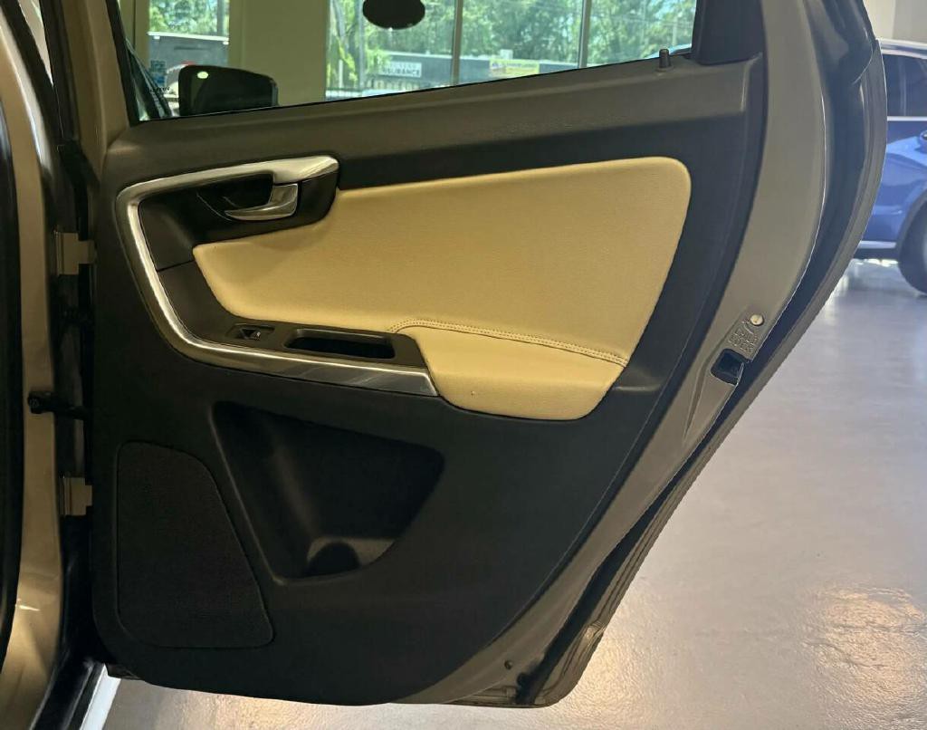 2016 Volvo XC60 Image 11