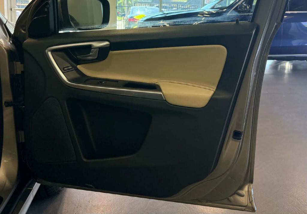 2016 Volvo XC60 Image 12