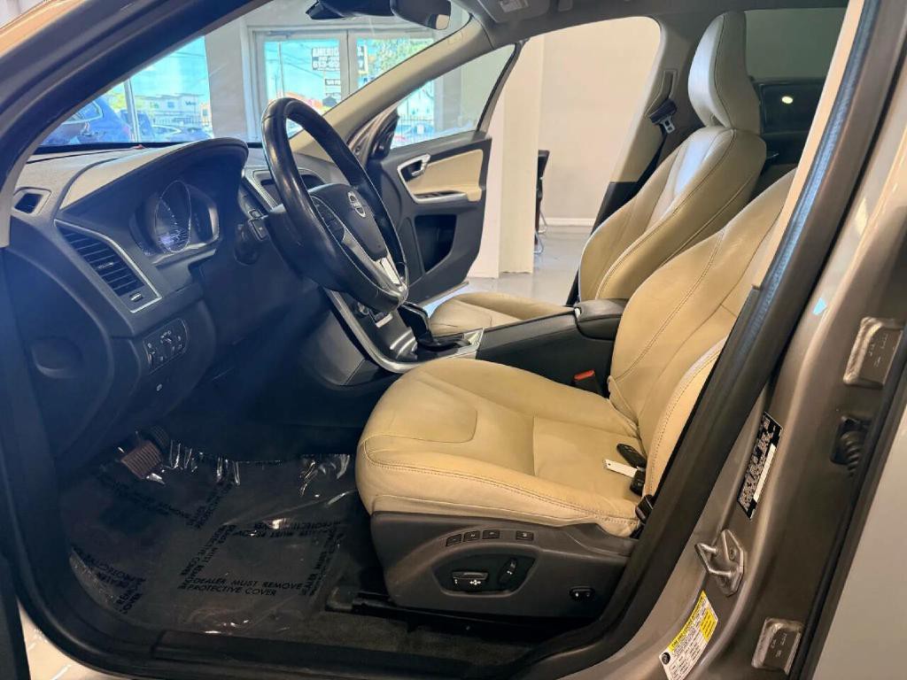 2016 Volvo XC60 Image 15