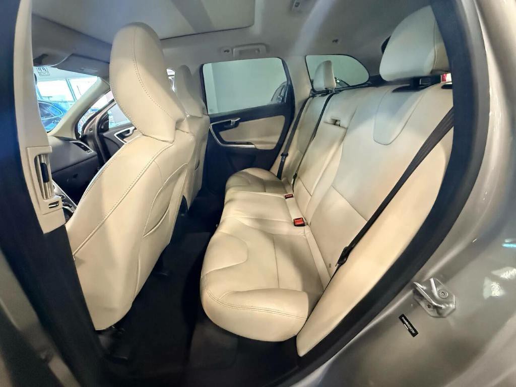 2016 Volvo XC60 Image 18