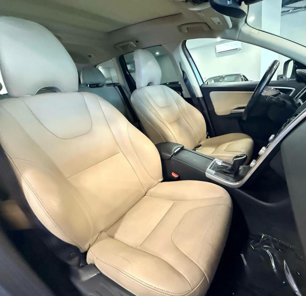 2016 Volvo XC60 Image 20