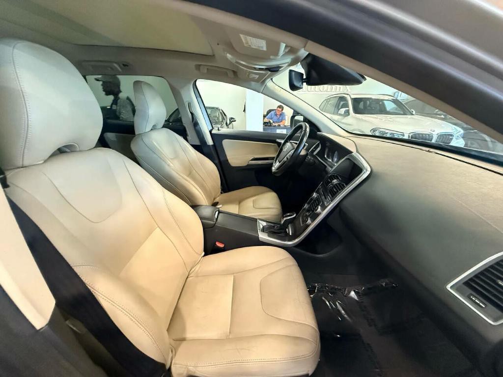 2016 Volvo XC60 Image 21