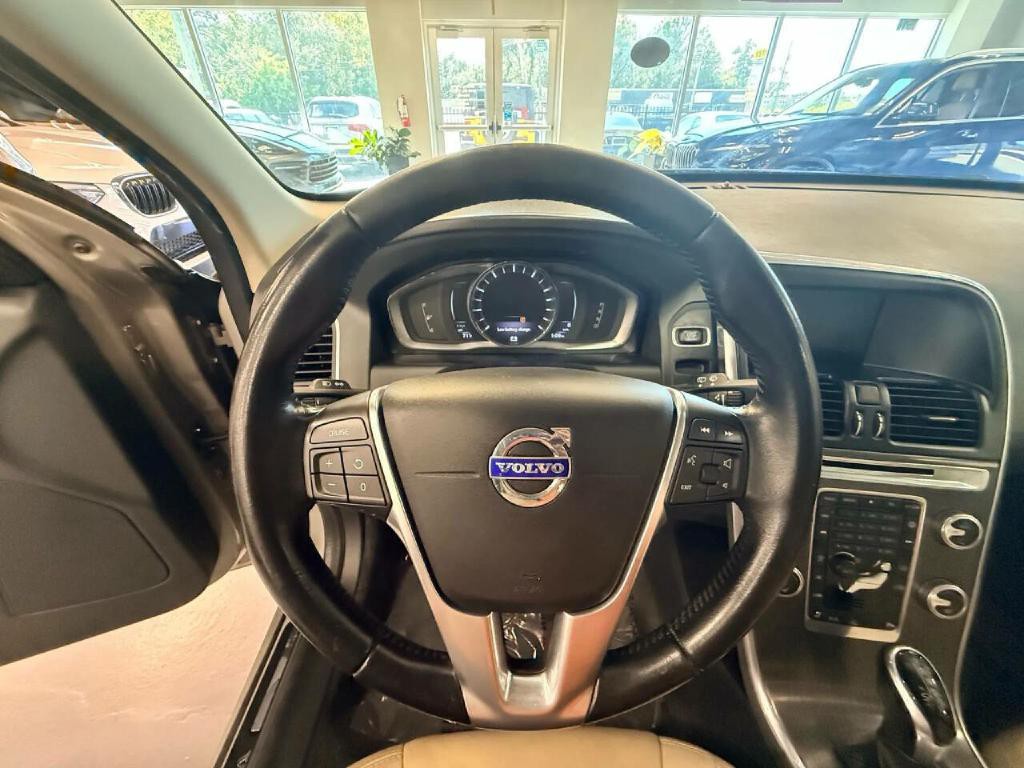 2016 Volvo XC60 Image 22